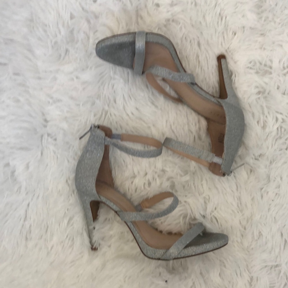 Women’s Kelly & Katie Silver Heels in size 7